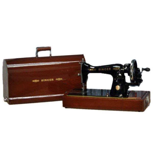 Singer domestic sewing machine 15CH with case